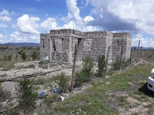 Kiwanja chenye Nyumba ya Vyumba 3 Isiyokamilika