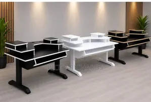 Meza ya Studio yenye Nafasi za Uzalishaji