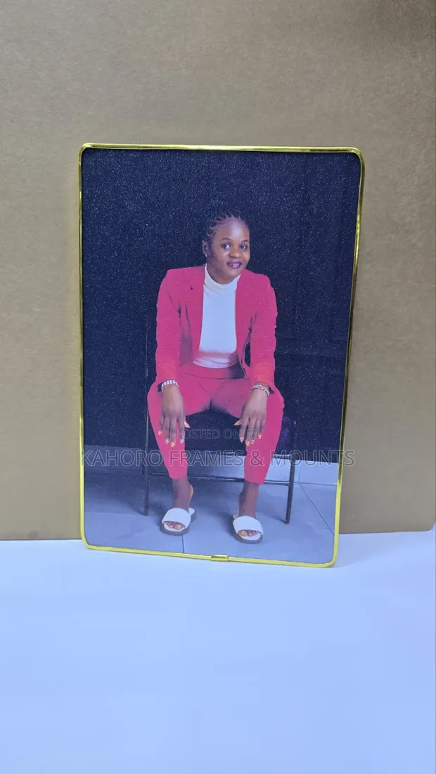 A4 Picha Frame na Ukingo wa Dhahabu kwenye Bodi ya MDF - 1