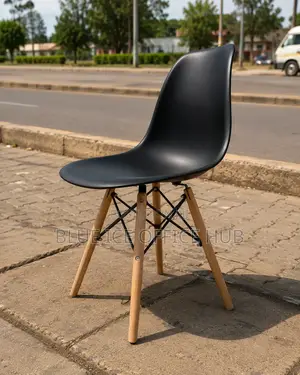 Kiti cha Kisasa cha Eames Nyeusi cha Chakula cha Jioni chenye Miguu ya Mbao