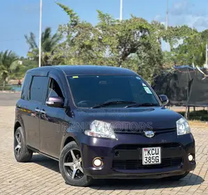 Toyota Sienta 2011 Zambarau
