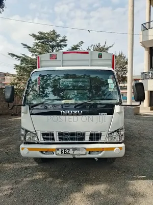 Isuzu NPR Local Assembly Food Truck - 2014