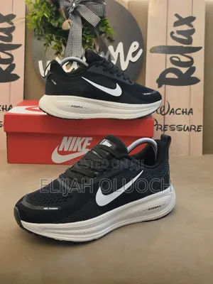 Nike Vomero 18 Training/Running Shoes