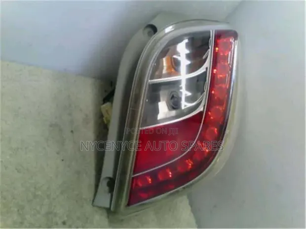 Daihatsu Mira Tail Light - 1