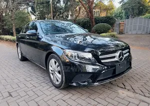 Mercedes-Benz C200 2019 Nyeusi