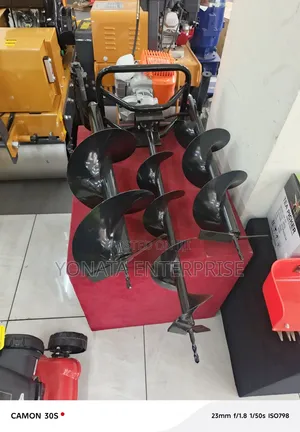 Mashine ya Kuchimbia Mashimo (Earth Auger) yenye Blade 3