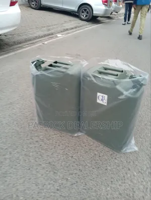 Jerrycan ya Mafuta ya Petroli yenye Vishikio Vitatu