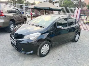 Toyota Vitz 2014 Nyeusi