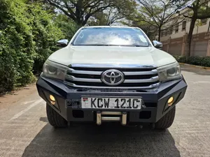Toyota Hilux Revo 2016 Nyeupe