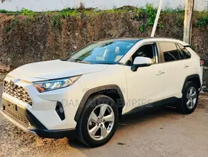 Toyota RAV4 Adventure 2019 Nyeupe