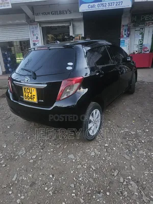 Toyota Vitz 2011 Nyeusi