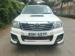 Toyota Hilux 2015 Rangi Lulu