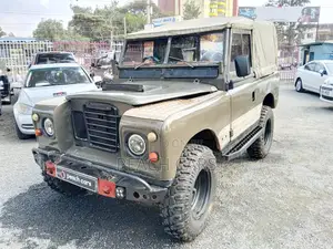 Land Rover Defender 1979 Kijani