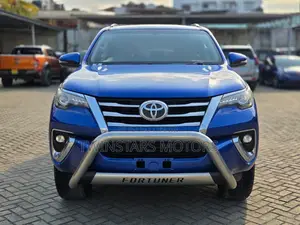 Toyota Fortuner 2.8 D AWD 2019 Bluu
