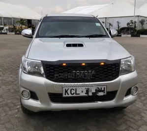 Toyota Hilux 2011 Rangi Beige