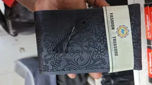 Kifuniko cha Usukani cha Ngozi Bandia Kilichoshonwa kwa Mkono na Nakshi ya Maua