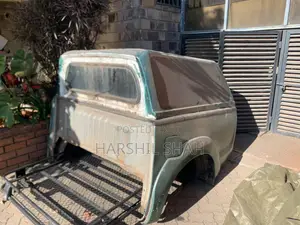 Hilux Truck Bed with Fiberglass Canopy, Fenders & Lights