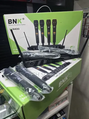 Seti ya Maikrofoni Nne za BNK BK8400 Professional UHF Wireless