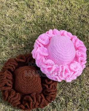 Kofia ya Crochet yenye Ruffles