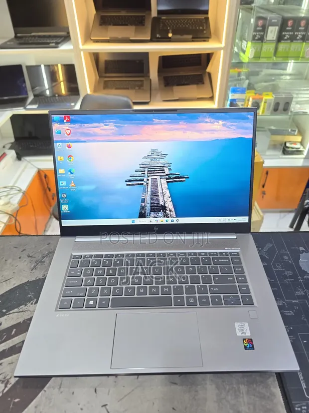 HP ZBook Studio 15 G7 Workstation 32GB 1TB SSD - 1