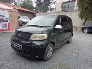 Toyota Porte 2006