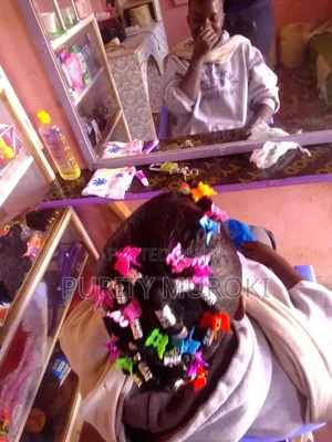 Huduma za Urembo wa Nywele, Makeup na Misumari