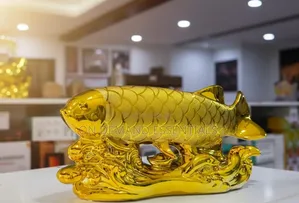 Sanamu ya Kisasa ya Samaki ya Porcelain