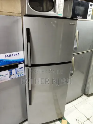 Friji la Samsung Lililotumiwa - Lenye Rangi ya Fedha