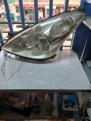 Taa ya Mbele Toyota Wish 2002 Isiyo Xenon