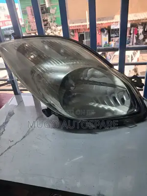 Toyota Vitz 2008 Headlight Isiyo Xenon