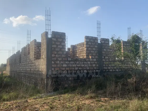 Nyumba ya Vyumba 4 Haijakamilika Inauzwa Mnarani - 1