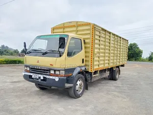 Lori la Mitsubishi FH215 2014 Njano