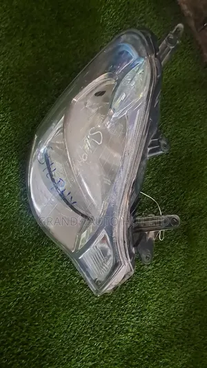 Nissan Sylphy N17 Headlights (Non-Xenon)