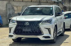 Lexus LX 570 2022 Nyeupe
