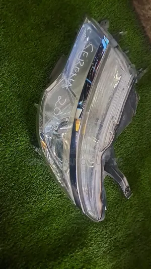 Nissan Serena C26 Headlights