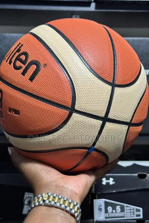 Mpira wa Kikapu wa Molten Saizi 7