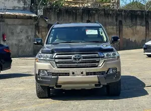 Toyota Land Cruiser 2019 4.6L V8 Beige