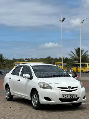 Toyota Belta 2013 Nyeupe