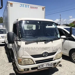 Hino Dutro Food Truck - 2014