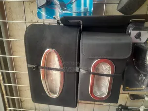 Kishikilia Boksi la Tishu za Gari - Ngozi Iliyopakwa Chrome/Dhahabu