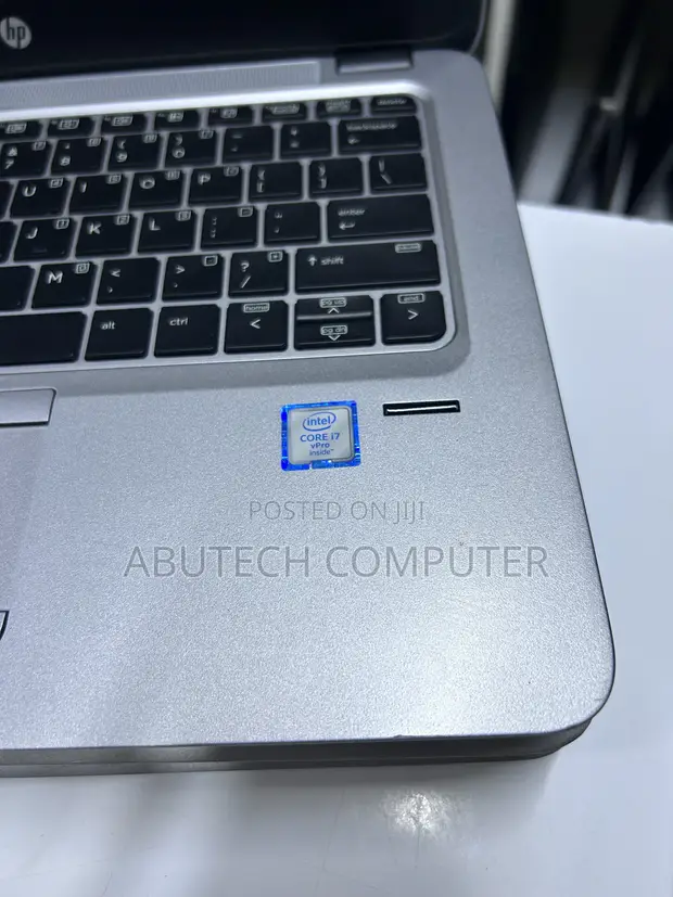 HP EliteBook 820 G3 Intel Core i7 8GB RAM 256GB SSD - 1