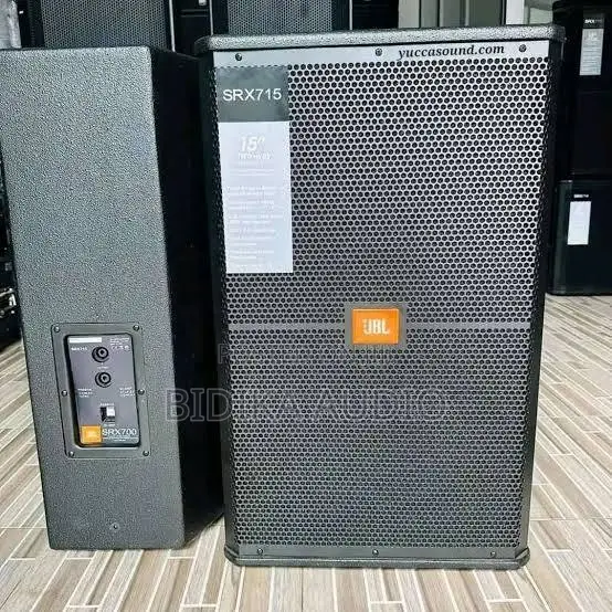 JBL SRX715 15-inch Two-Way Passive Professional Loudspeakers - 1