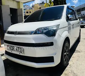 Toyota Spade 1.5 Automatic 2017 White