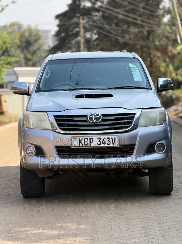 Toyota Hilux Revo Double Cab Diesel 2.8 AWD 2016 Silver - 1