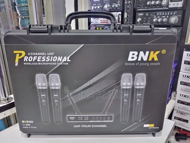 BNK BK240 Professional 4-Channel UHF Wireless Microphone System - 1