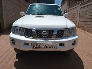 Nissan Patrol 2008 Nyeupe