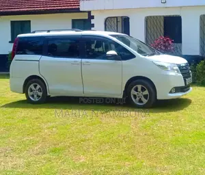 Kukodisha Gari la Abiria 7 na Dereva | Usafiri wa Kifahari kwa Makampuni