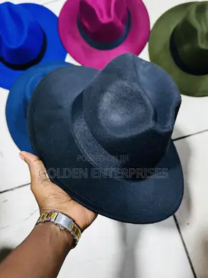 Kofia Nyeusi ya Fedora Isiyo na Jinsia, Pembe Pana