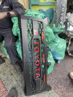 Grill ya Mbele ya Toyota Hiace 7L (Aftermarket)