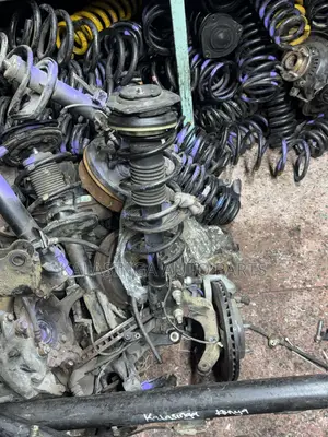 Shock za Mbele za Nissan NV200